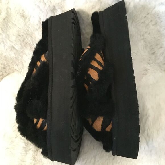 NEW Ugg Women’s Disco Cross Slide Tiger Print Sandals Size 6 - Picture 10 of 14